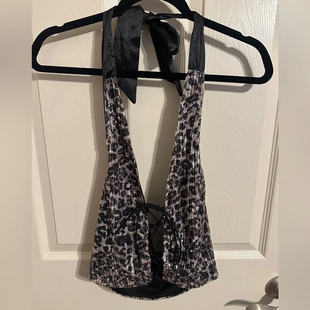 Nasty Gal Sequin Animal Print w Satin Halter Crop Top, Black, Sz Small, NWOT - Picture 3 of 11